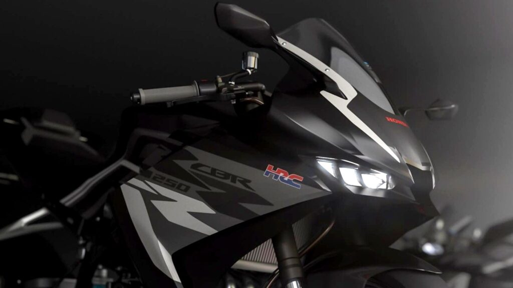 The Honda CBR250RR-R Is An Inline-Four Screamer Kawasaki Should Worry About