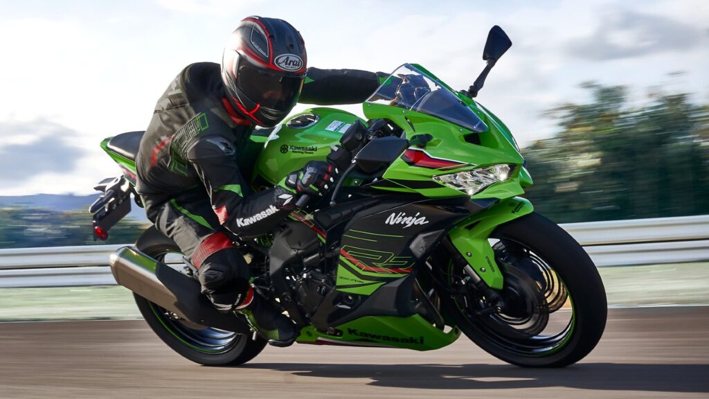 The Manic Kawasaki Ninja ZX-4RR Just Went Faster Than A Yamaha R7!