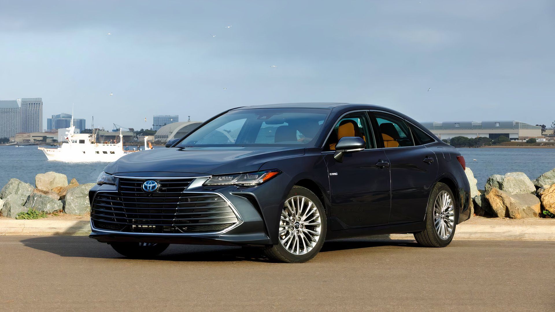 Why The Toyota Avalon Hybrid May Be The Greatest Lengthy-Time period Sedan