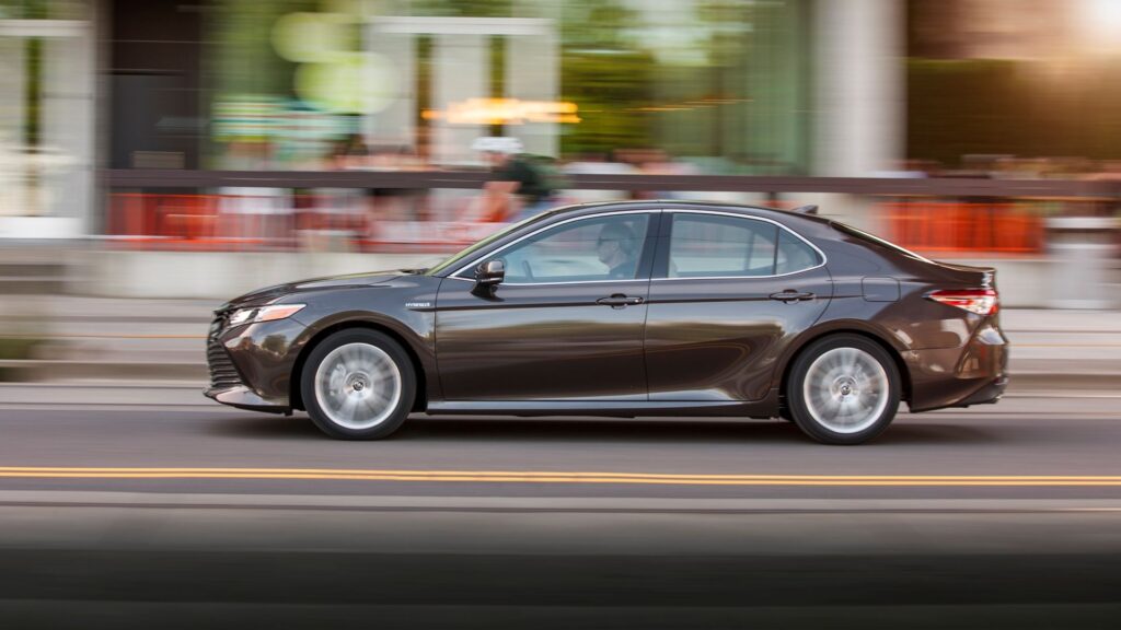 For Much less Than $25,000 The 2020 Toyota Camry Hybrid Leads The Pack In Vary