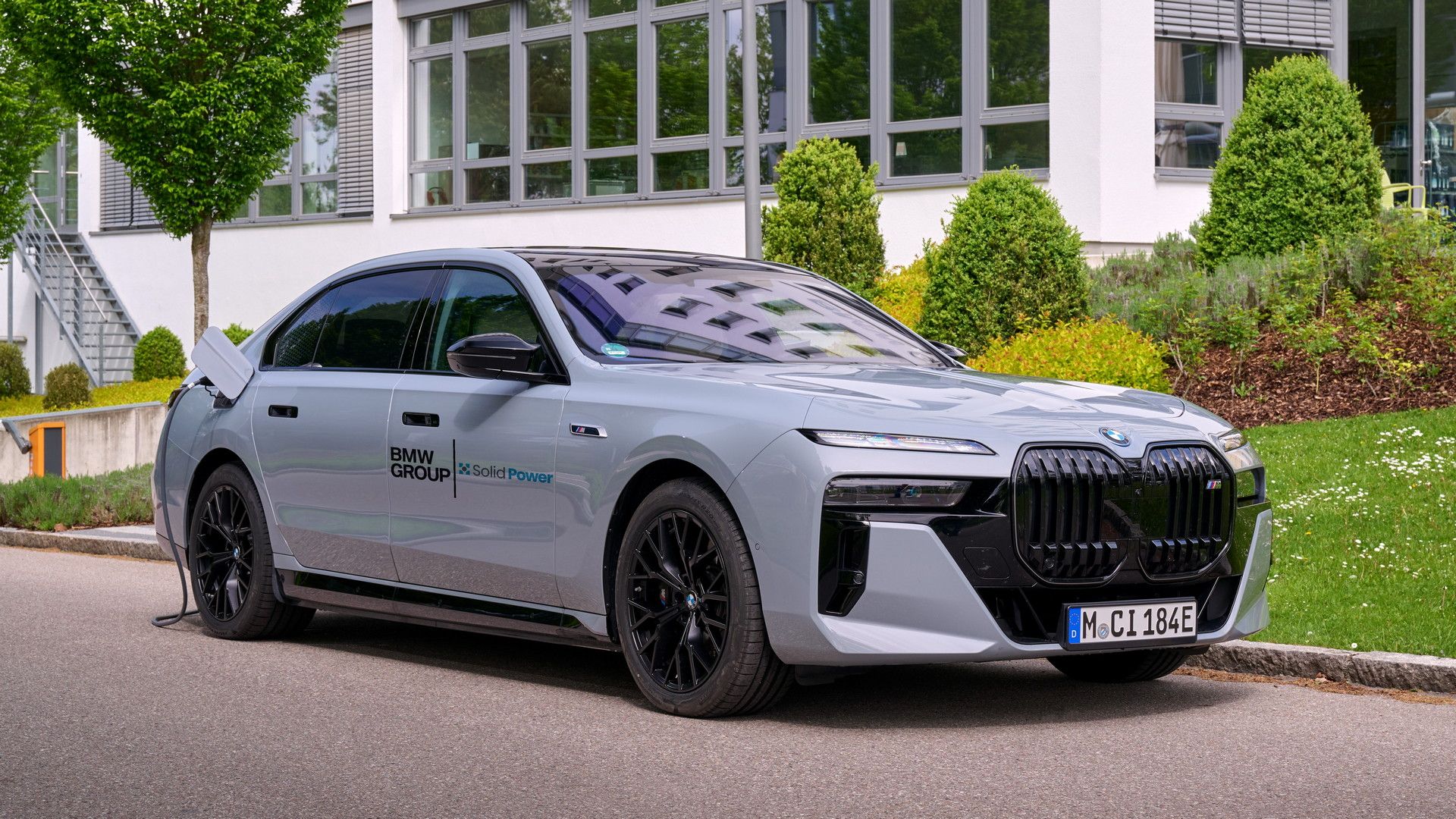 BMW Checks Strong State Batteries In i7 EV