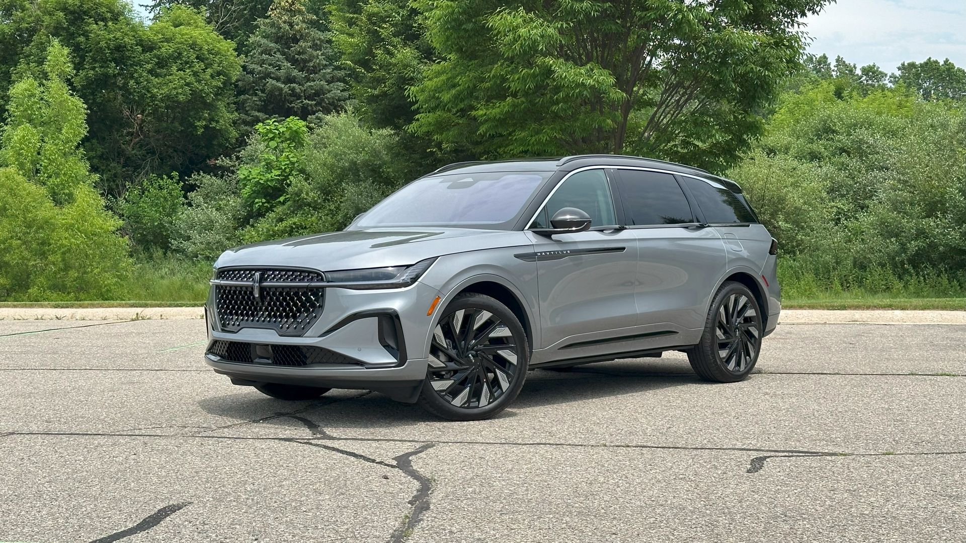 The 2025 Lincoln Nautilus Hybrid Appears Completely Implausible