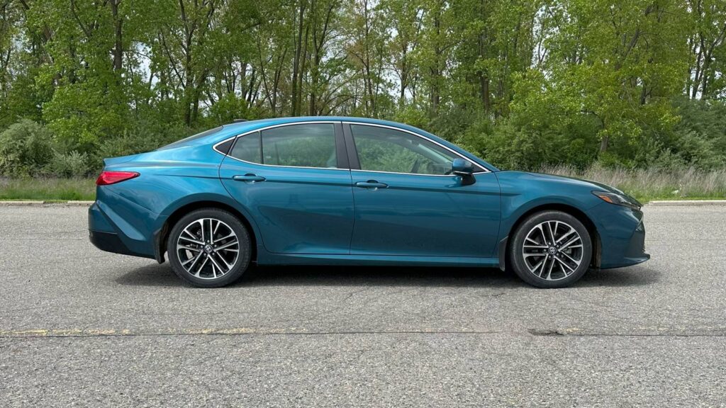 How A Midsize Sedan Grew to become A Big In America